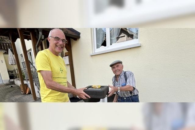 Mittagsmahl und Minutengesprch: Manfred Ortlieb fhrt in Mnstertal Essen aus - ehrenamtlich