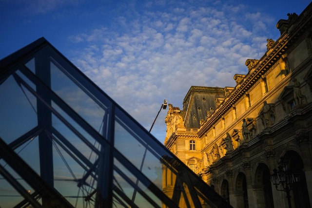 Laut der Louvre-Chefin ist die ber&uum...s Museums "strukturell &uuml;berholt".  | Foto: Dimitar Dilkoff/AFP/dpa