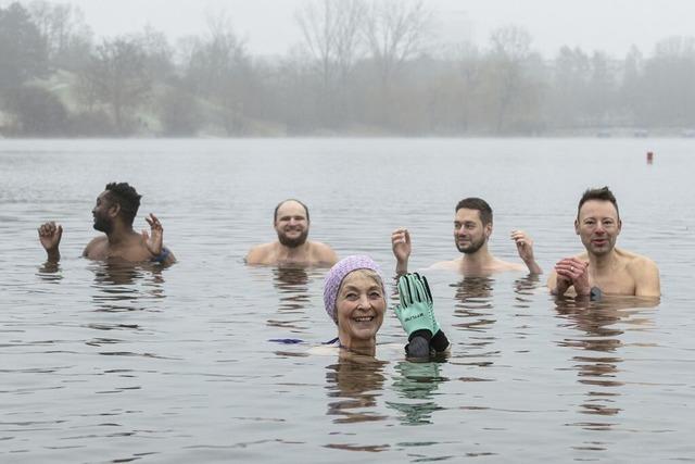 "Wie koksen – nur gesund": Was treibt Eisbader in Freiburg im Winter in den Flckigersee?