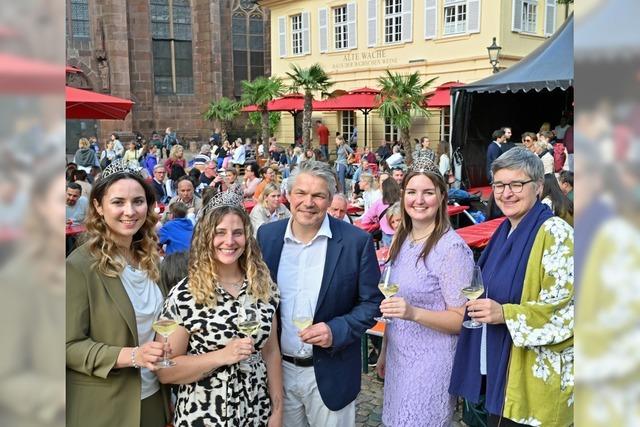 Erst Sonne, dann Regenguss, dann wieder Sonne: Das 51. Freiburger Weinfest ist erffnet