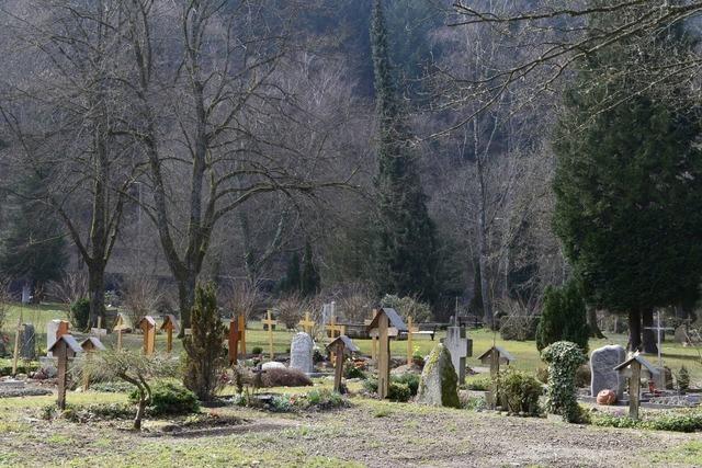 Unbekannte verursachen Wasserschaden auf dem Bergcker-Friedhof in Freiburg-Littenweiler