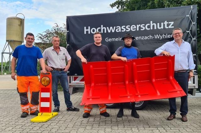 Grenzach-Wyhlen setzt beim Starkregenschutz auf rote Plastik-Barrieren