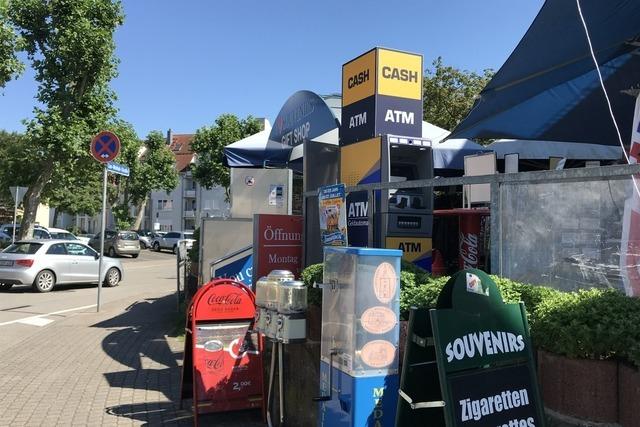 Nach Sprengung in Breisach: Betreiber stellt neuen Geldautomaten auf - wie reagieren die Anwohner?