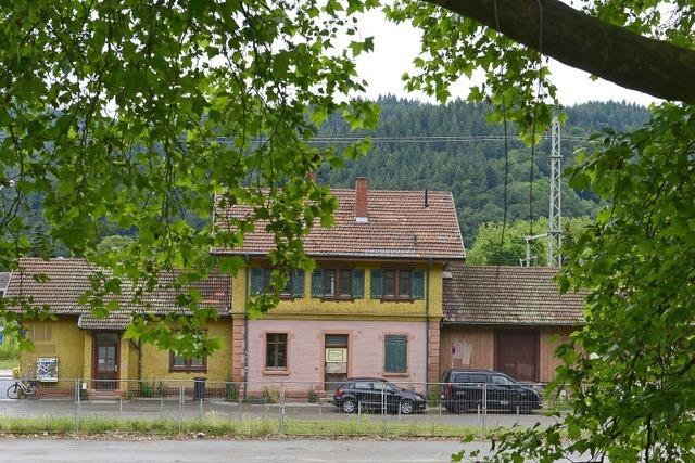 Im ehemals leerstehenden Bahnhofsgebude in Freiburg-Littenweiler erklingt nun Musik