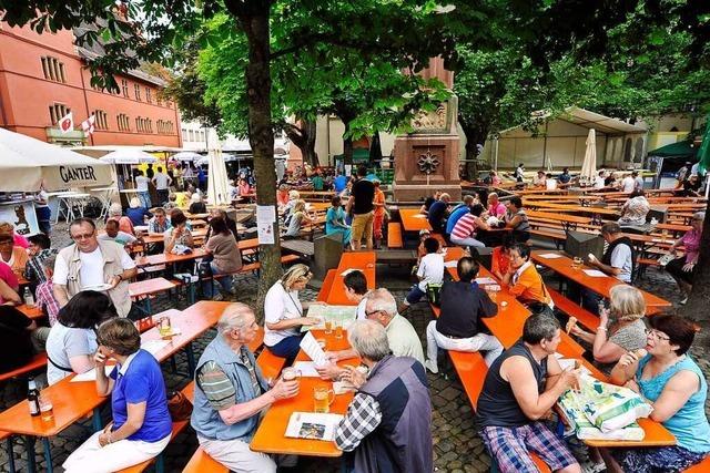 Dreitgiger Rathausplatzhock in der Freiburger Altstadt