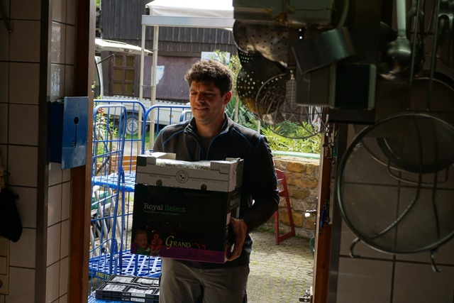 Die Lieferung am Lenzenberg erfolgt direkt in die Kche.  | Foto: Manuel Fritsch