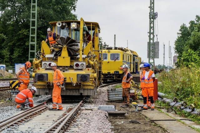 Bahn sieht sich im Zeitplan: 37 Kilometer Gleise auf der Riedbahn erneuert