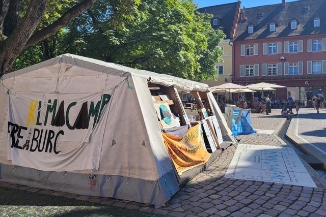 Das Klimacamp auf dem Rathausplatz in Freiburg baut ab