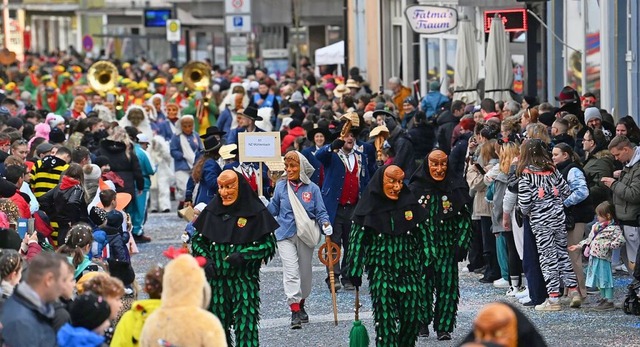 2023 zogen die Narren zum bislang letzten Mal durch die Lahrer Innenstadt.  | Foto: Wolfgang Knstle