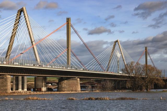 Unfall an Leverkusener Autobahnbrcke: Ein Toter und sechs Verletzte