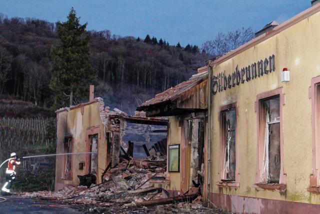 Brand des Bad Silberbrunnen: Zwei junge Mnner gestehen die Brandstiftung, doch die unklare Schadenshhe bremst Prozess aus