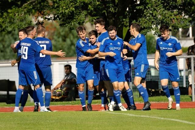 Der FC Neustadt berzeugt zum Ligastart gegen den FC Singen und sichert sich spt ein 2:2