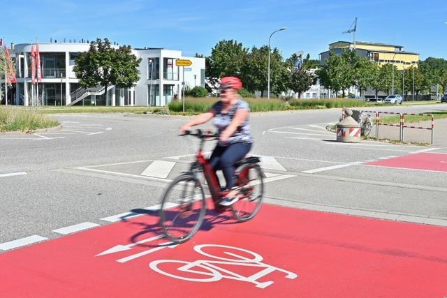 An der Markwaldstrae im Gewerbegebiet Freiburg-Hochdorf wird ber die Ferien gearbeitet