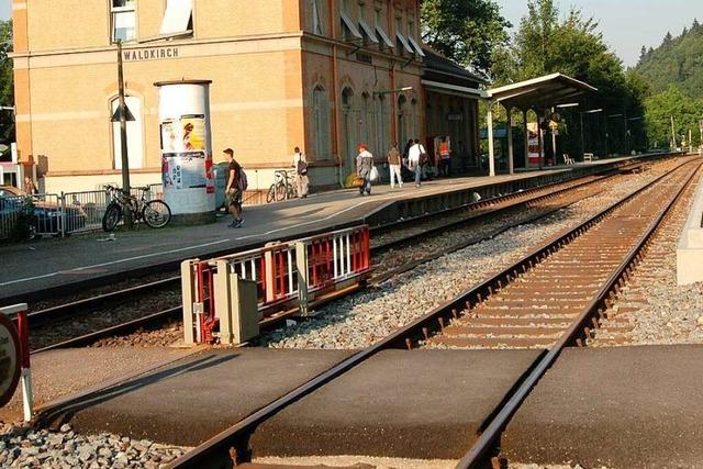 Gleisbergang am Bahnhof Waldkirch: Gemeinderte konfrontieren Bahn-Vertreter mit scharfer Kritik