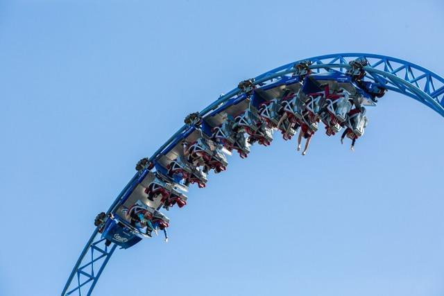 Europa-Park-Achterbahn Blue Fire steckt bei Regen 40 Minuten lang in Schrglage fest