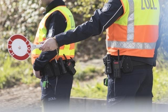 Zoll entdeckt geschmuggelten Wohnwagen in Weil am Rhein –  und kassiert  Steuern nach