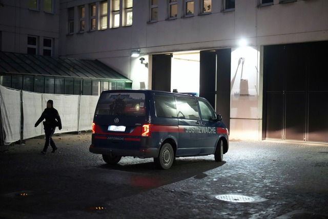 Benko wurde von Innsbruck in diese Jus...lszugsanstalt in Wien &uuml;berstellt.  | Foto: Georg Hochmuth/APA/dpa