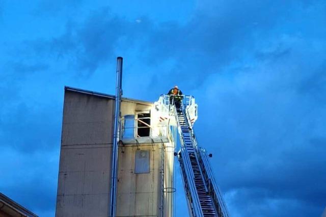 In Waldkirch brennt ein Silo - seit ber einer Woche