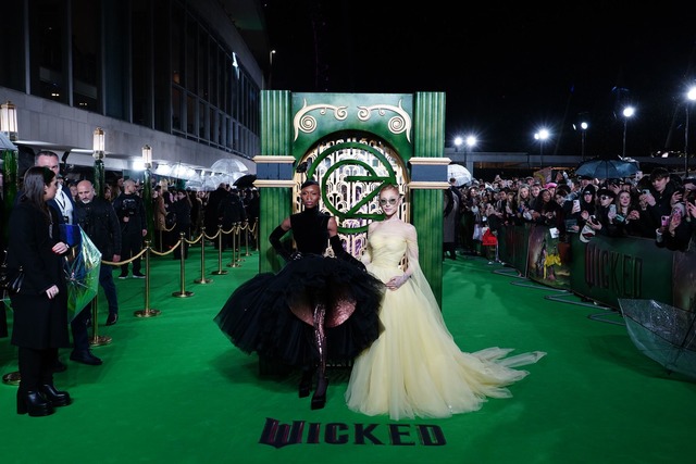 Cynthia Erivo (l) und Ariana Grande si...lfilm "Wicked" nominiert. (Archivbild)  | Foto: Ian West/PA Wire/dpa