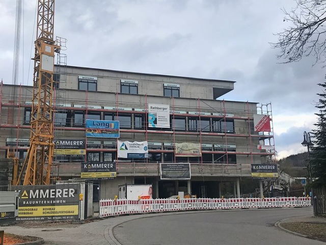 Das neue Bad Bellinger Gesundheitszentrum ist im Bau.  | Foto: Jutta Schtz