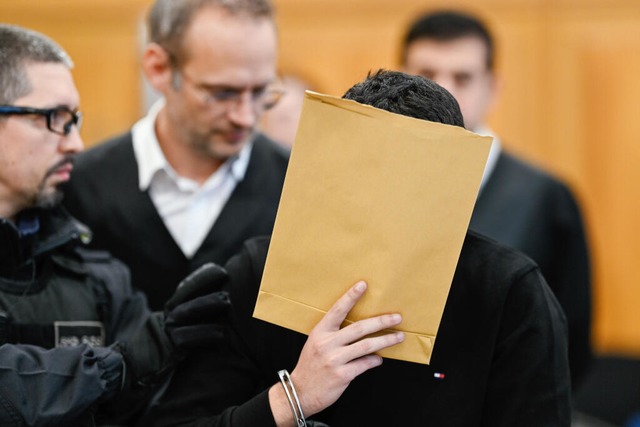 Einer der Angeklagten im Heilbronner Prozess  | Foto: Uwe Anspach (dpa) 