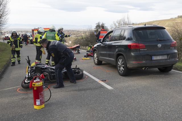 Schwer verletzt wurde ein Motorradfahr...reitagnachmittag auf der lbergstrae.  | Foto: Volker Mnch