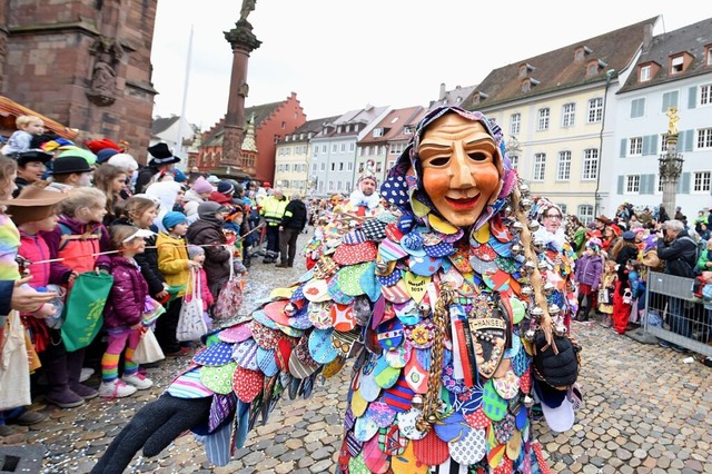 Beim Rosenmontagsumzug in Freiburg war im vergangenen Jahr wieder viel los.  | Foto: Rita Eggstein