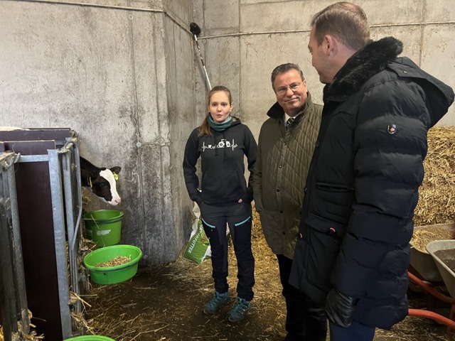 Landwirtschaftsminister Peter Hauk (Mi... Winterhalder bernahm die Hoffhrung.  | Foto: Tanja Bury