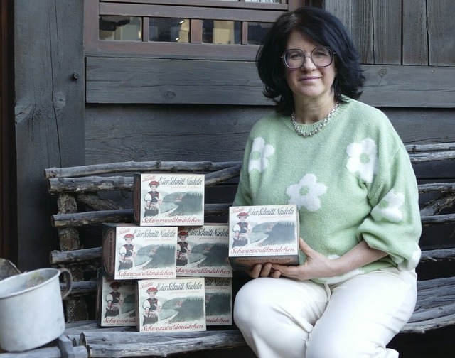 Andrea Schwrer hatte die Idee, Nudeln fr die 800-Jahr-Feier herzustellen.  | Foto: Beate Zehnle-Lehmann