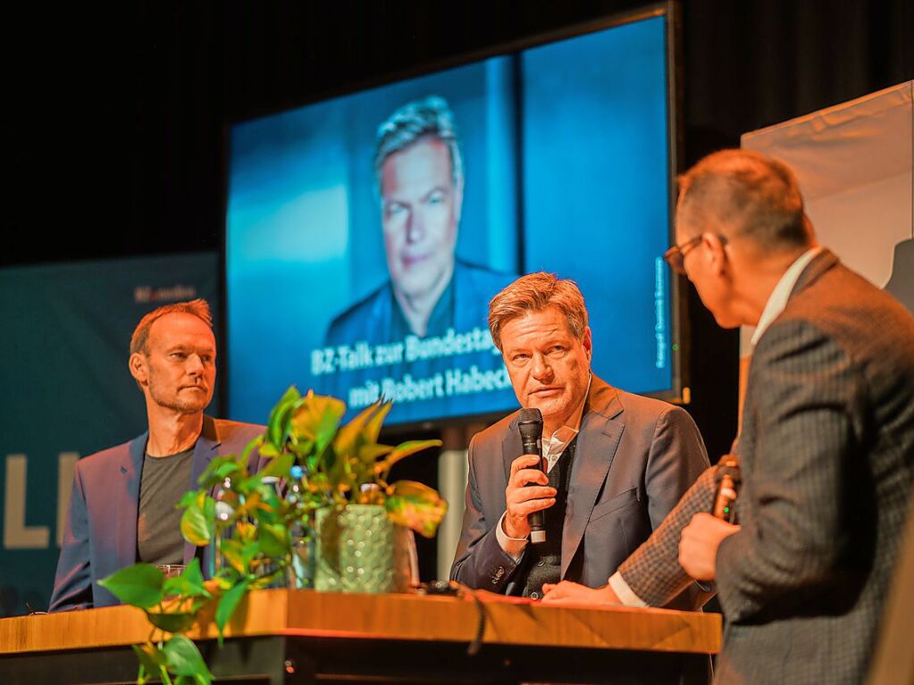 Robert Habeck stellte sich im Freiburger Paulussaal den Fragen von BZ-Chefredakteur Thomas Fricker und Dietmar Ostermann, dem Leiter des Nachrichtenressorts.