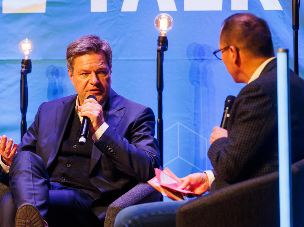 Robert Habeck stellte sich im Freiburger Paulussaal den Fragen von BZ-Chefredakteur Thomas Fricker und Dietmar Ostermann, dem Leiter des Nachrichtenressorts.