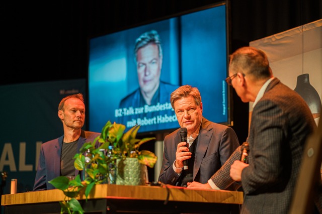 Dietmar Ostermann, Robert Habeck und Thomas Fricker beim BZ-Talk.  | Foto: Johannes Meger