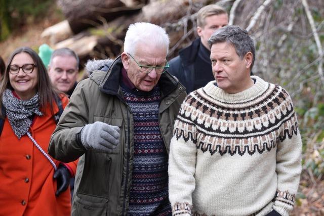 Robert Habeck und Winfried Kretschmann im Todtnauer Wald: Wandern zum Wahlkampf