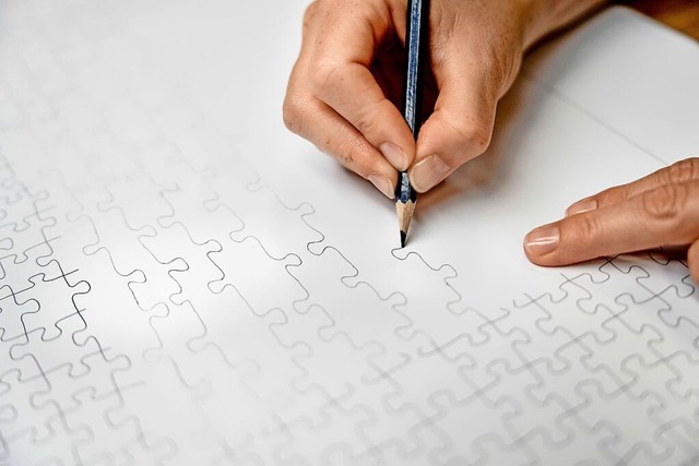 Die Teile fr ein Puzzle werden bei Ravensburger von Hand gezeichnet.  | Foto: Anja Koehler | Ravensburger Verlag GmbH