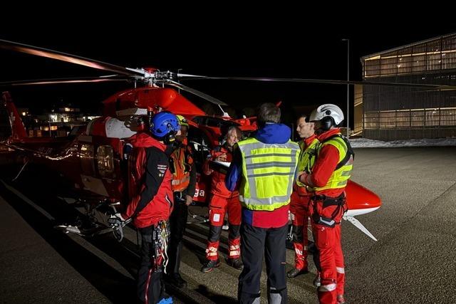 Bergwacht rettet Touristen am Feldberg mit Hubschrauber in der Dunkelheit