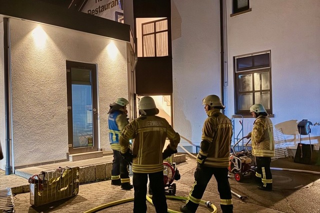 Gegen 0 Uhr wurde die Feuerwehr nach Hausen gerufen.  | Foto: Feuerwehr Bad Krozingen 