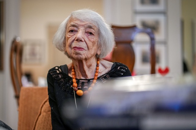 Margot Friedl&auml;nder wanderte nach ...en in  ihre Heimat Berlin zur&uuml;ck.  | Foto: Kay Nietfeld/dpa