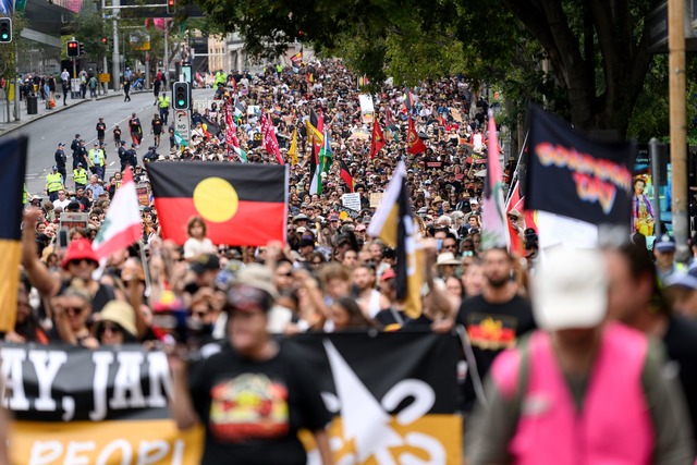 Allein in Sydney versammelten sich Medienberichten zufolge etwa 15.000 Menschen.  | Foto: Steven Markham/AAP/dpa