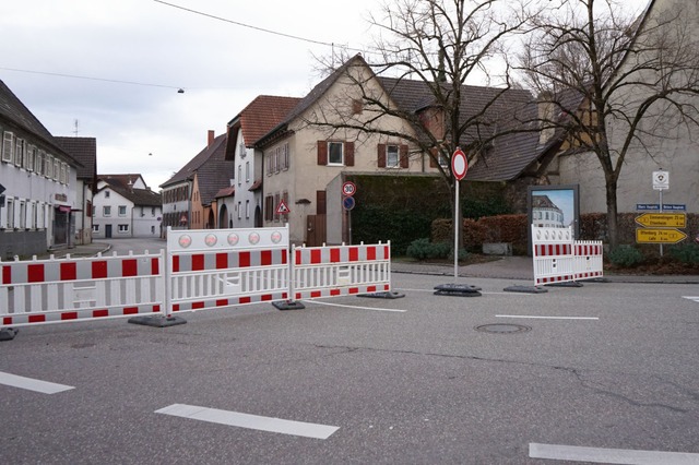 Hier geht es nicht weiter: Ab der Post...die B3 bis zur Allmendstrae gesperrt.  | Foto: Sandra Decoux