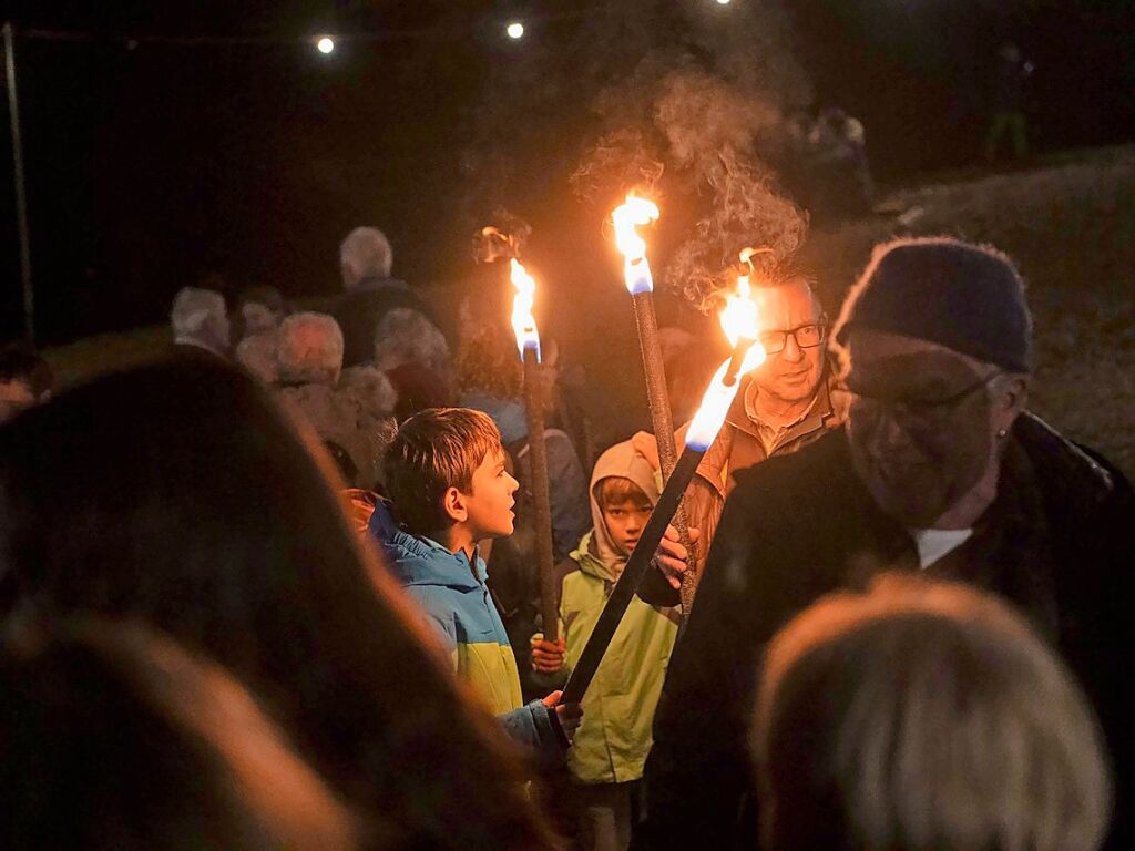 Unzhlige Menschen aus der ganzen Region verfolgten das Feuerwerk-Spektakel beim Event 