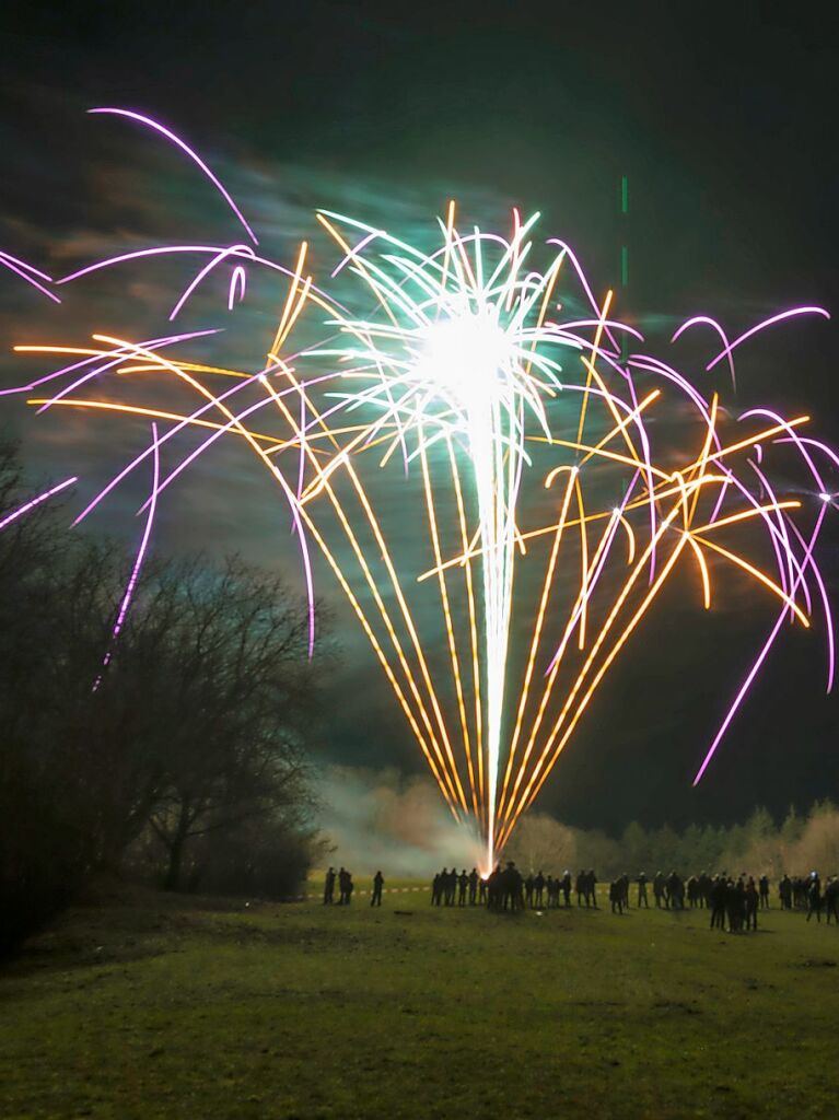 Unzhlige Menschen aus der ganzen Region verfolgten das Feuerwerk-Spektakel beim Event 