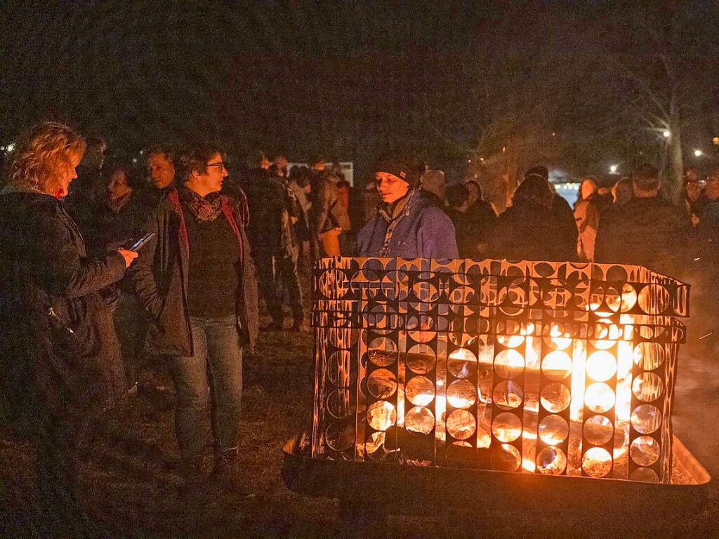 Unzhlige Menschen aus der ganzen Region verfolgten das Feuerwerk-Spektakel beim Event 