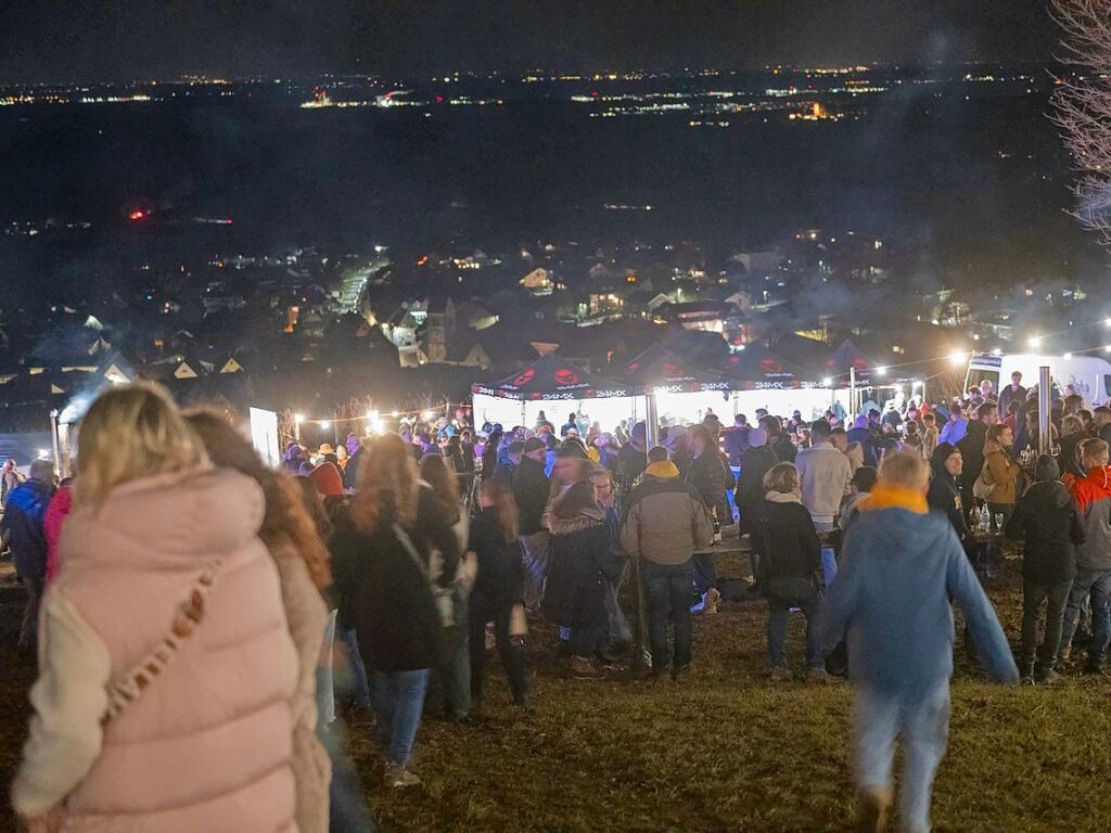 Unzhlige Menschen aus der ganzen Region verfolgten das Feuerwerk-Spektakel beim Event 