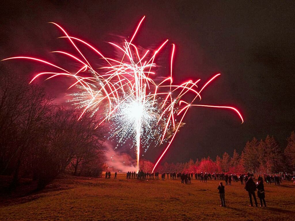 Unzhlige Menschen aus der ganzen Region verfolgten das Feuerwerk-Spektakel beim Event 