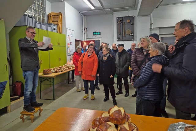 Gemeinsam stimmten die Besucherinnen u...r Peter Reinacher hatte den berblick.  | Foto: Anita Indri-Werner