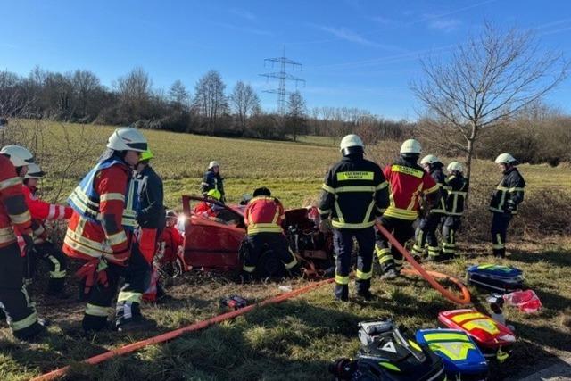 Eine 40-Jhrige kam auf der B31a bei Umkirch von der Strae ab - Sperrung aufgehoben