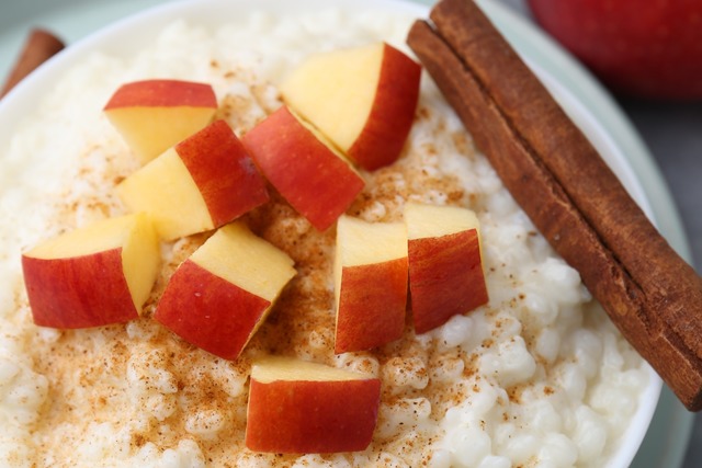 Traumtrio fr die Seele: Milchreis mit Apfelstcken und Zimt  | Foto: New Africa (stock.adobe.com)