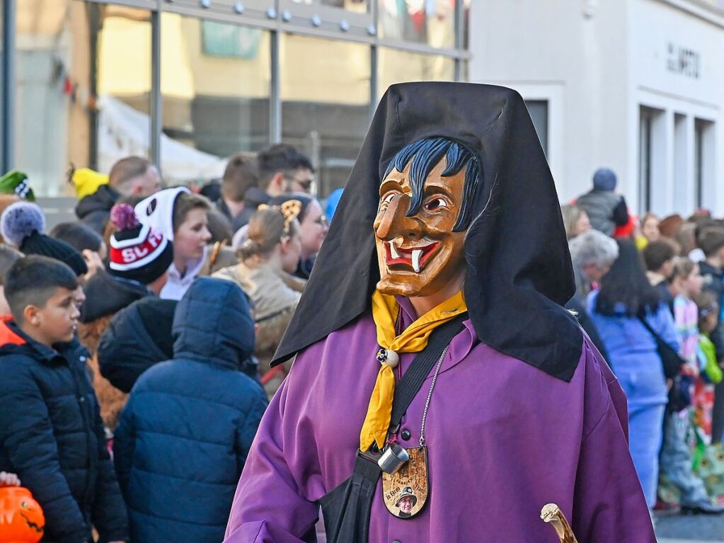 Zahlreiche Hstrger zogen am Sonntag durch die Lahrer Innenstadt. Die Besucher verfolgten das Treiben gut gelaunt.