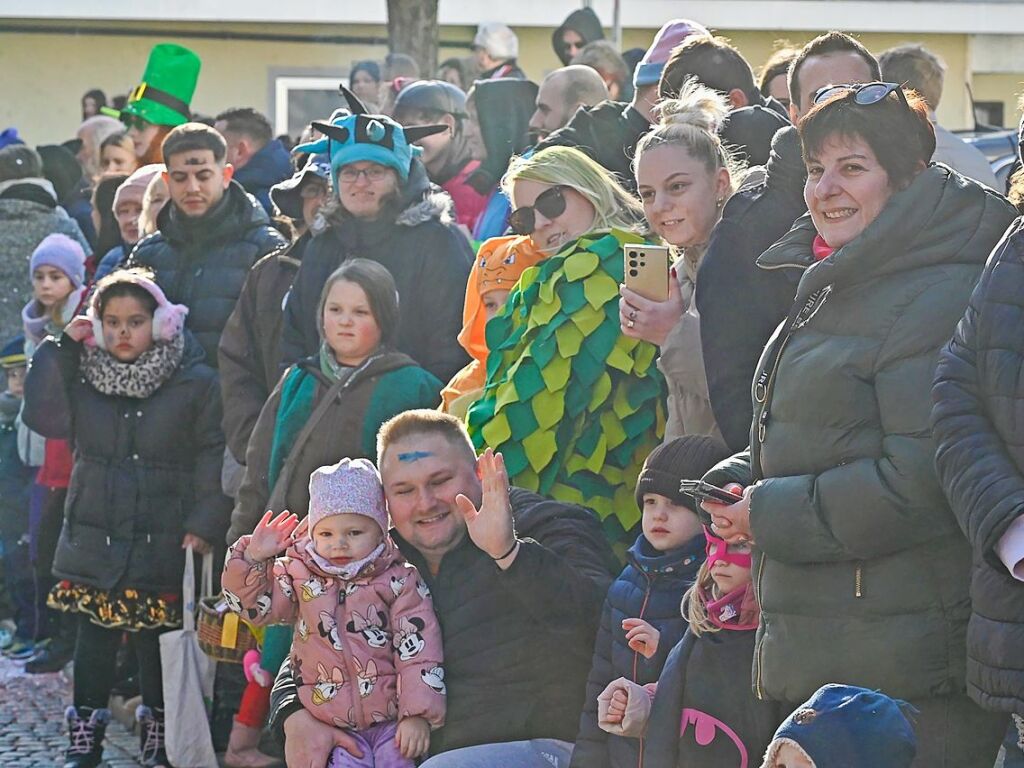 Zahlreiche Hstrger zogen am Sonntag durch die Lahrer Innenstadt. Die Besucher verfolgten das Treiben gut gelaunt.