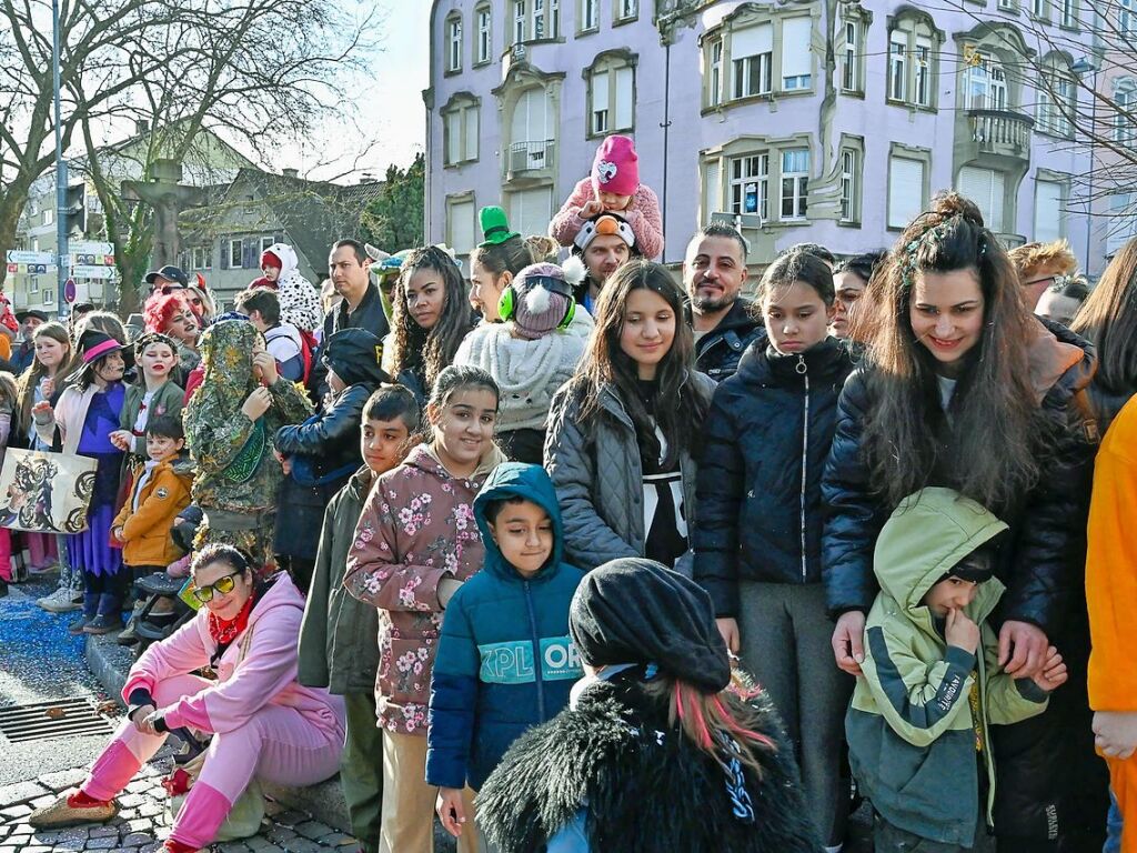 Zahlreiche Hstrger zogen am Sonntag durch die Lahrer Innenstadt. Die Besucher verfolgten das Treiben gut gelaunt.